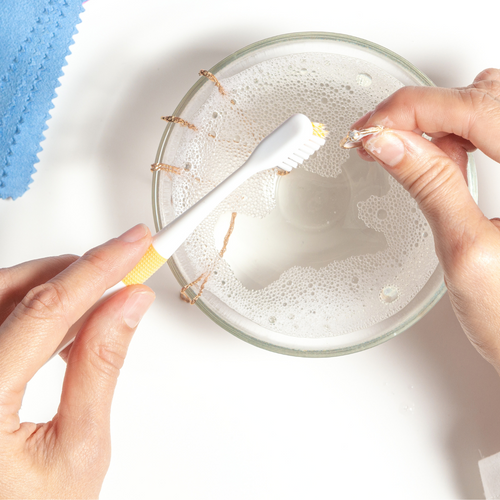 10 Schmuckpflege-Tipps für deine Lieblings-Schmuckstücke
