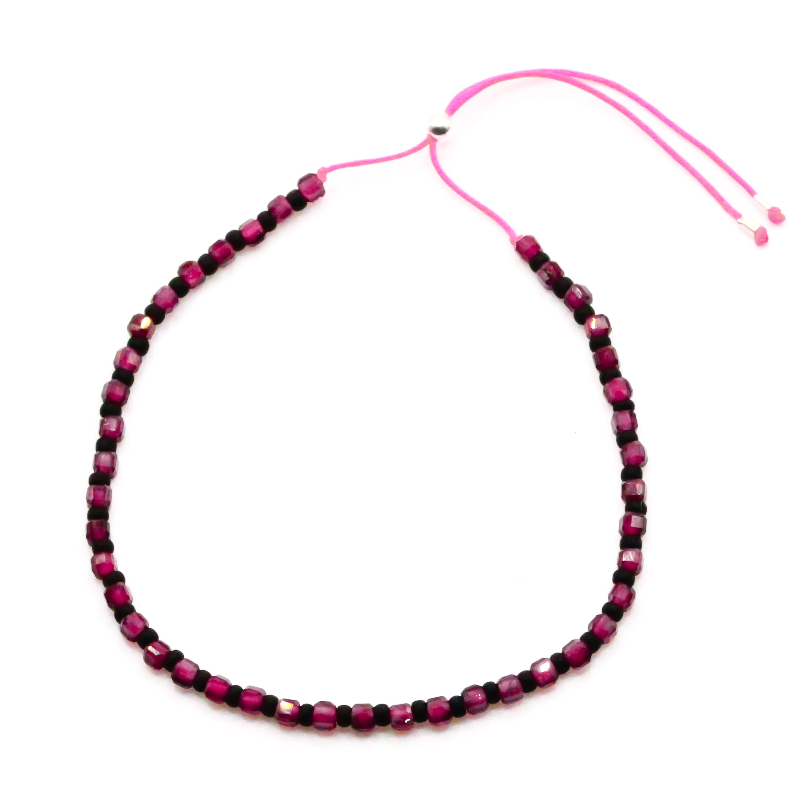 Handgemachtes Damenarmband mit pinken und dunkelroten Perlen, verstellbares Perlenarmband. - Almandin Armband - Lila, Pink