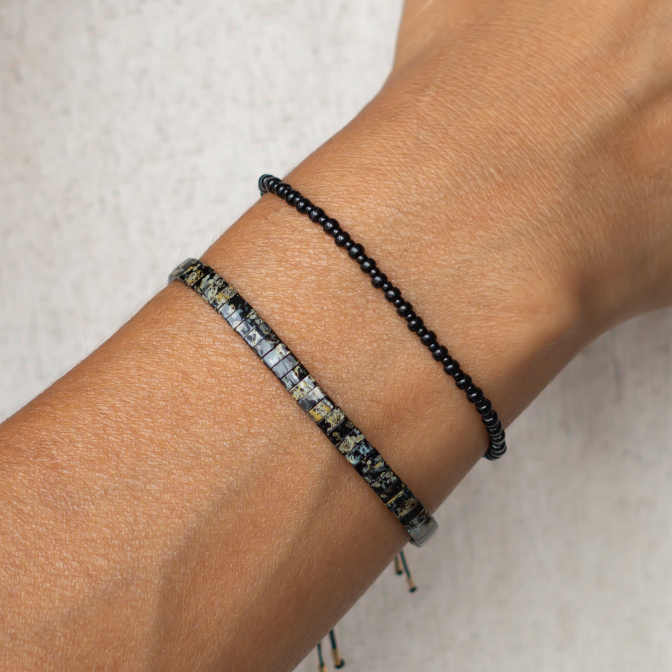 schwarze perlenarmbänder set für damen und unisex geeignet