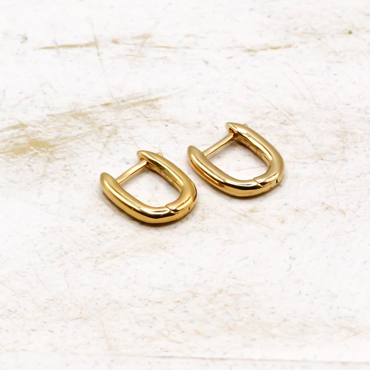 Huggie Creolen Gold