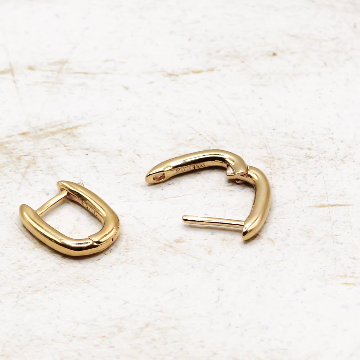 Huggie Creolen Gold