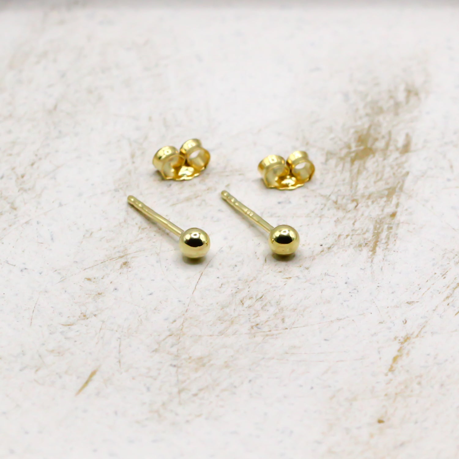 Kugelstecker in Gold