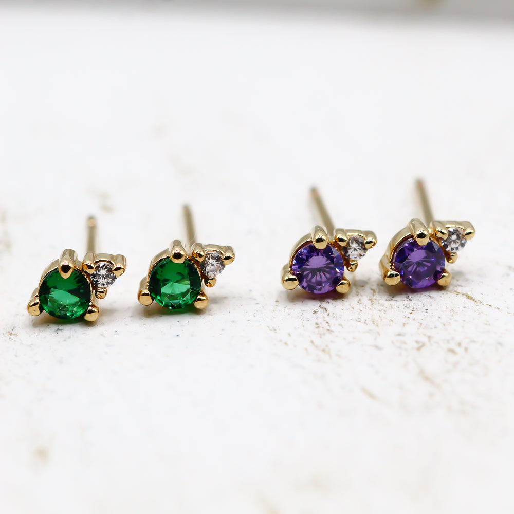 wasserfeste ohrstecker mit zirkonia steinchen in grün und lila