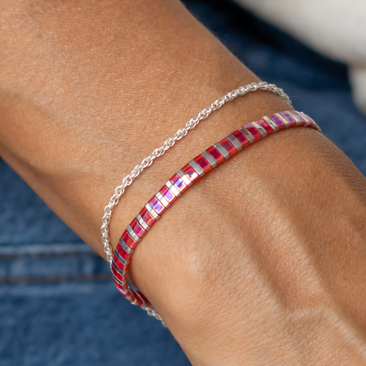 damen armbänder set mit pinkem perlenarmband und silberarmband