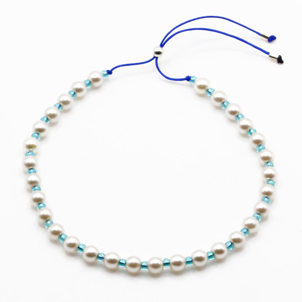 Handgemachtes Perlenarmband für Damen mit weißen Perlen und kleinen blauen Akzenten, verstellbares blaues Band. - Perlenarmband Rebell in luminous pink, orange, blau, rosa oder goldgelb - Apricot/Orange, Blau, Gelb, Pink