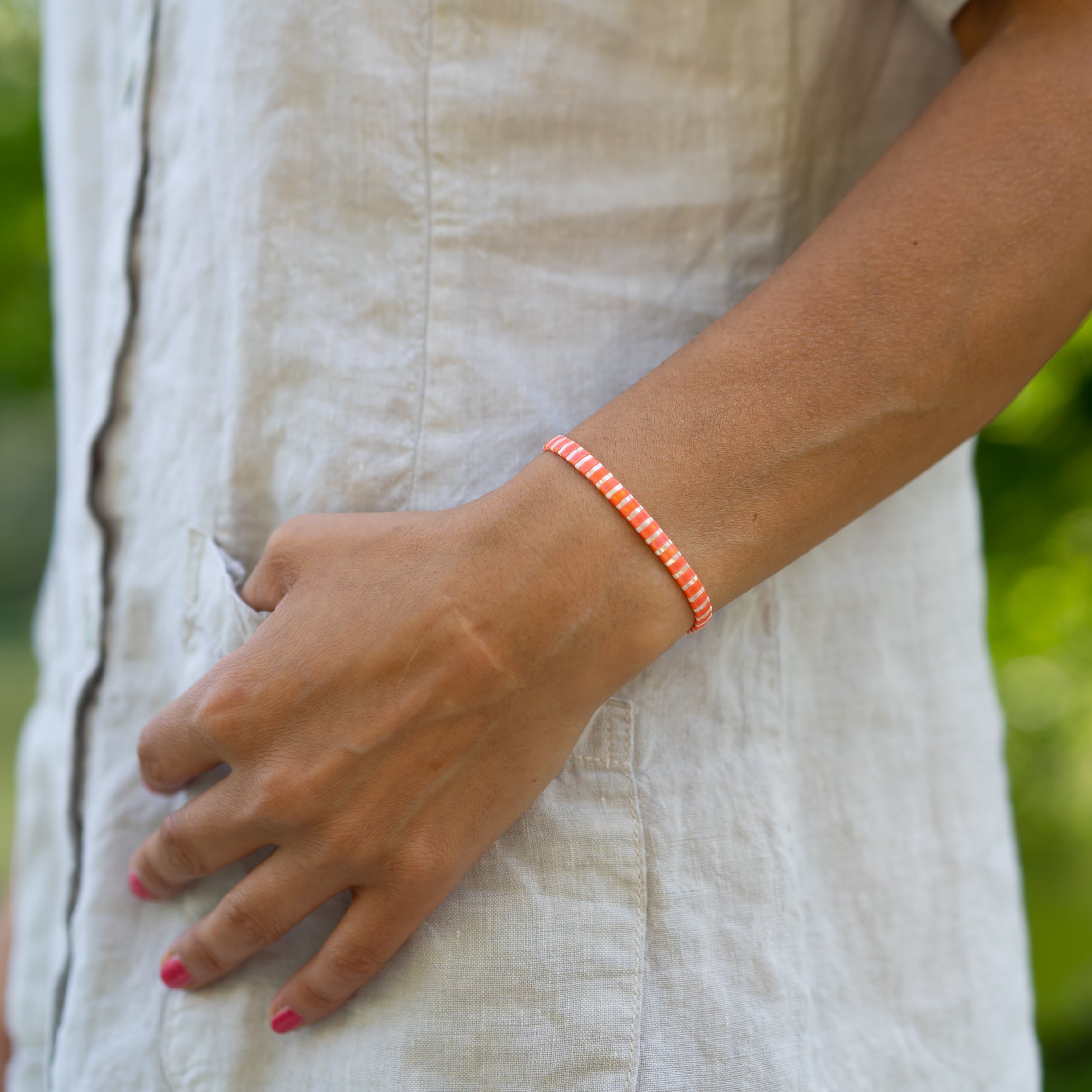 Breites-Perlenarmband-pfirsichfarben