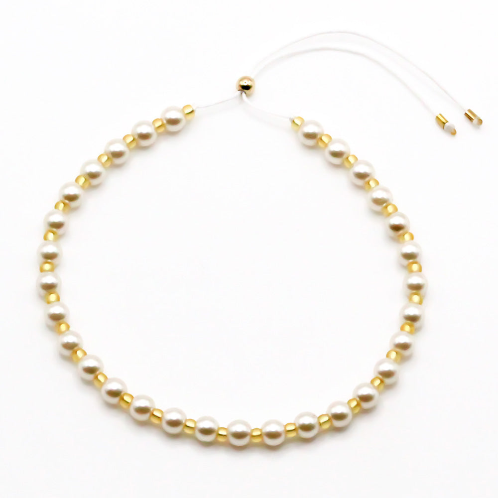 Handgemachtes Perlenarmband für Damen in zartem Rosa mit goldgelben Metallakzenten und verstellbarem Verschluss. - Perlenarmband Rebell in luminous pink, orange, blau, rosa oder goldgelb - Apricot/Orange, Blau, Gelb, Pink