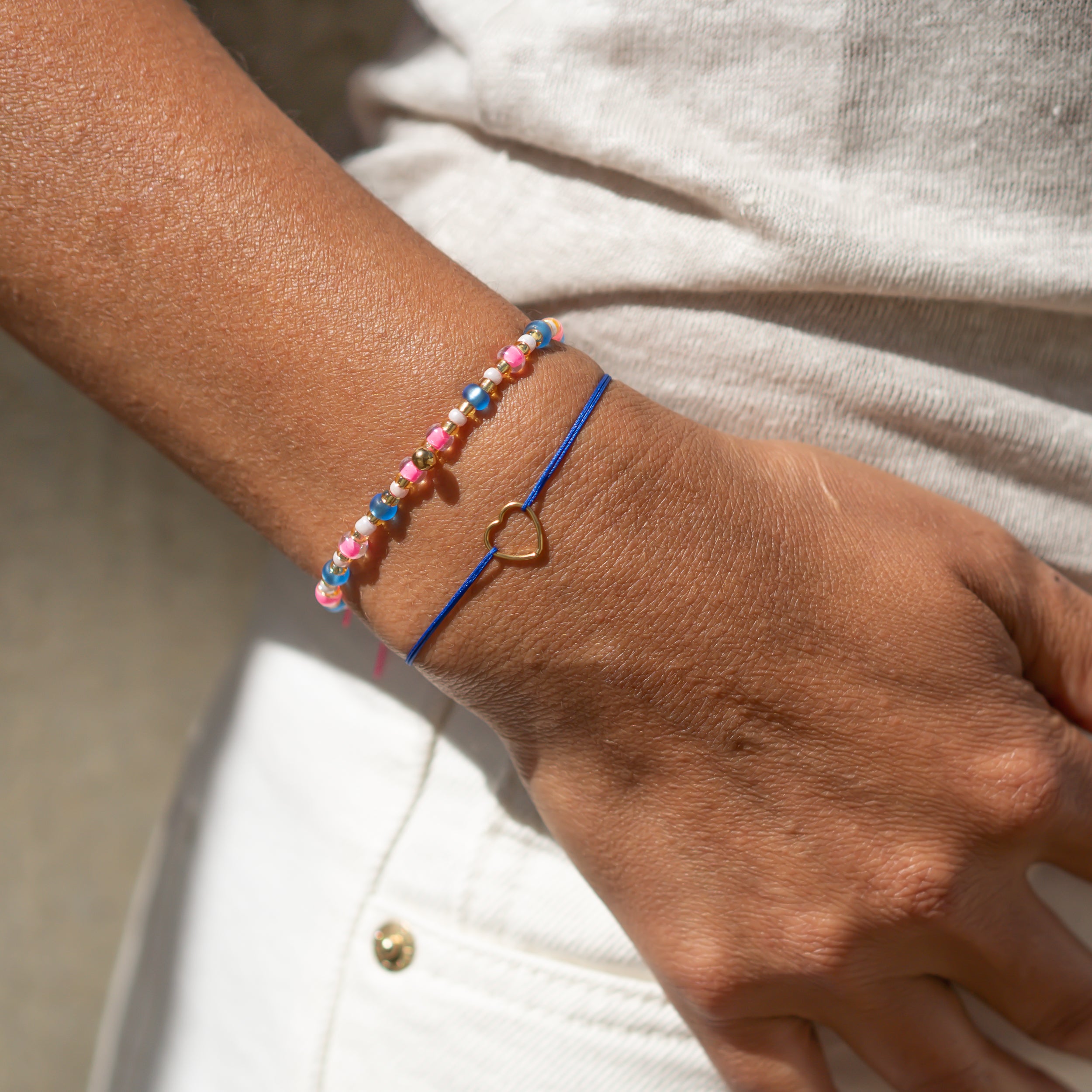 Sommer armbänder damen mit herzarmband und perlenarmband in pink und blau