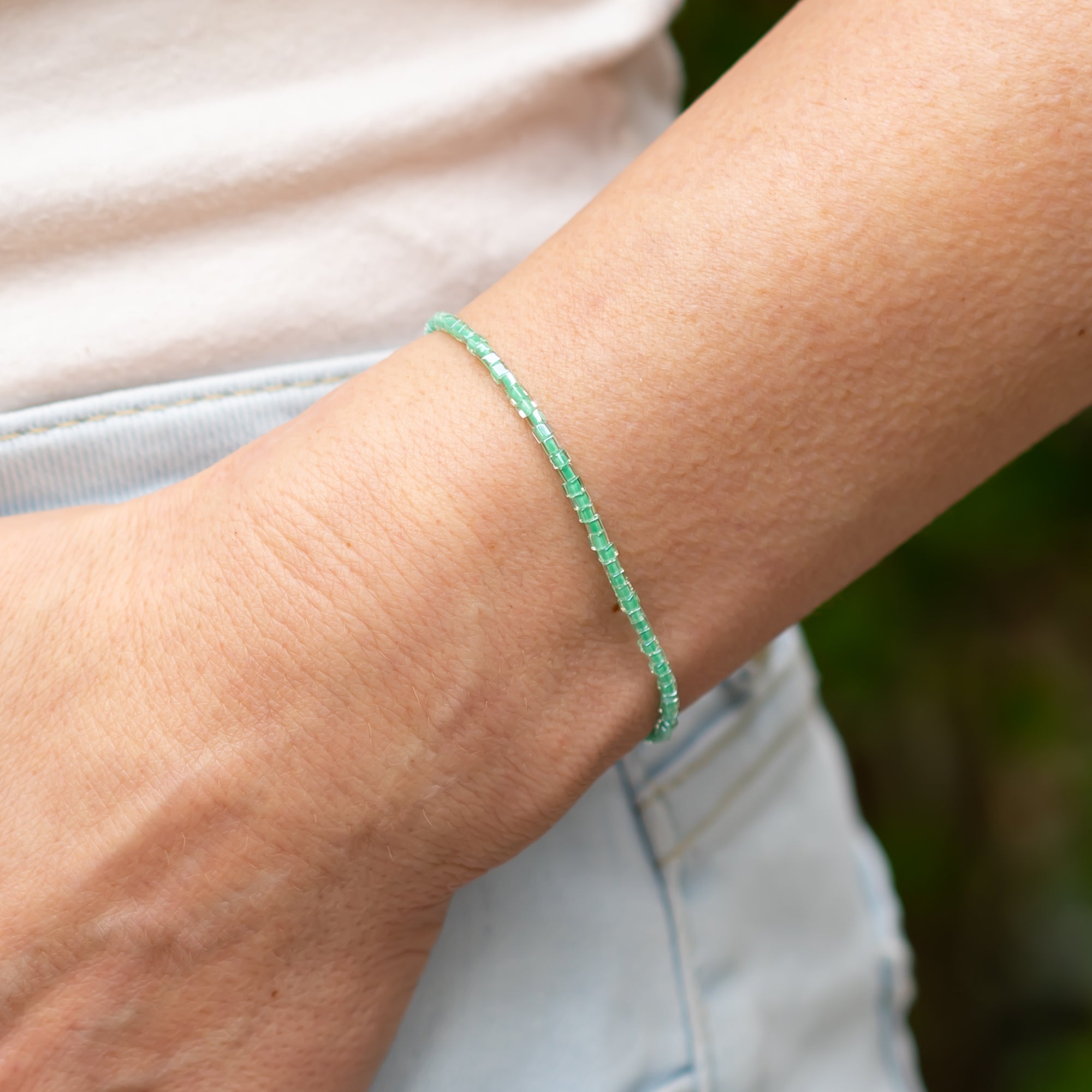 zartes armband für damen aus türkisen perlen