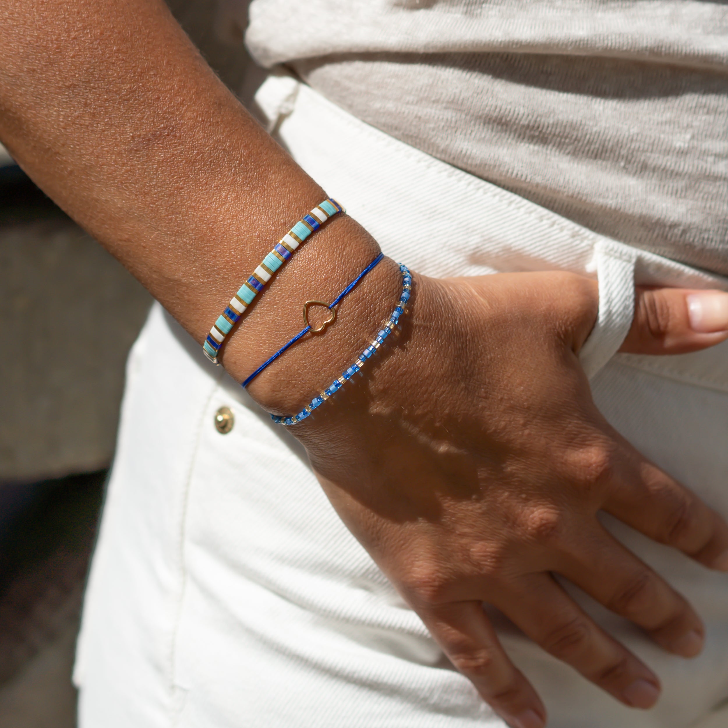 blaue perlenarmbänder im set für damen