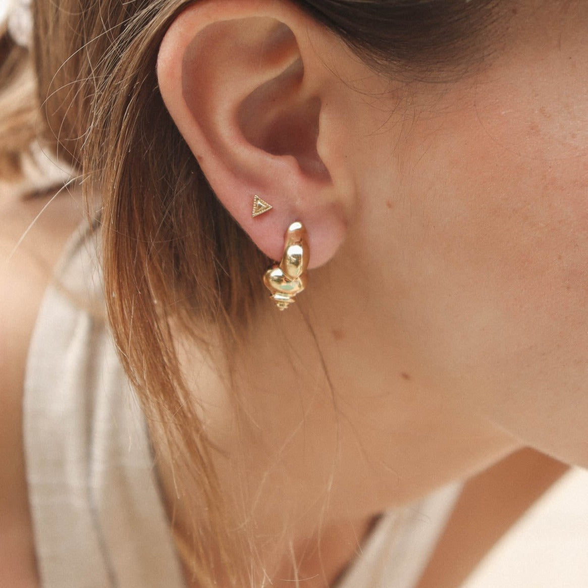 gold ohrstecker als dreieck