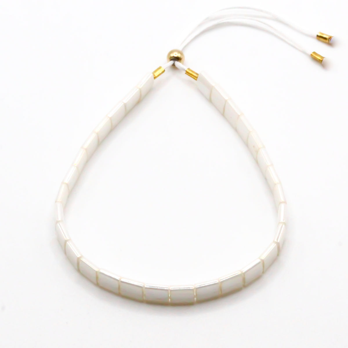 breites damen armband weiss mit perlmutt schimmer
