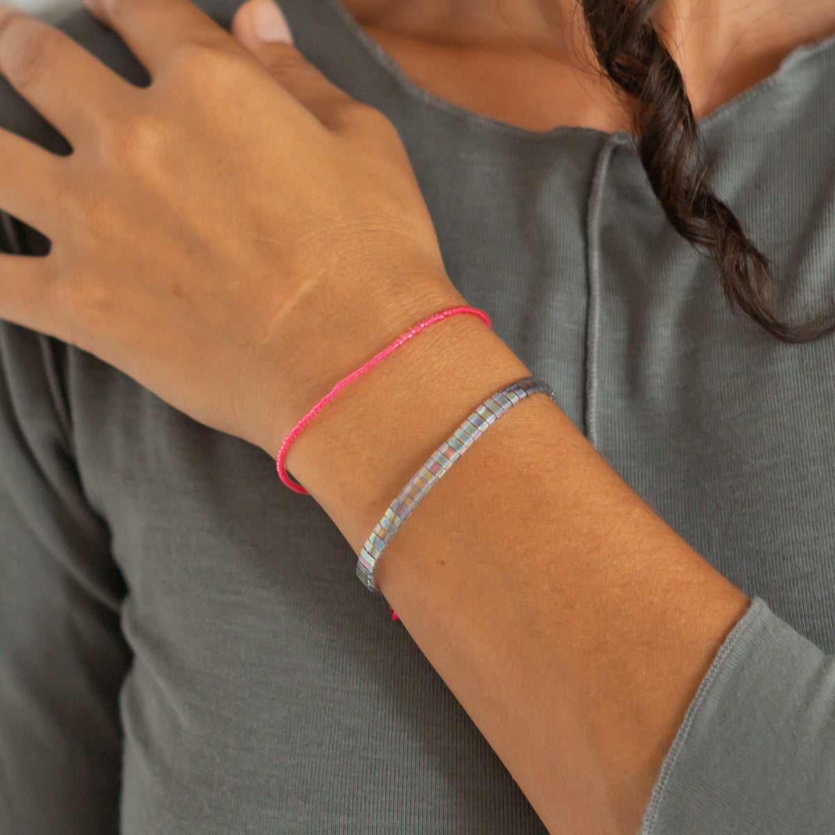 Damen perlenarmbänder set pink grau