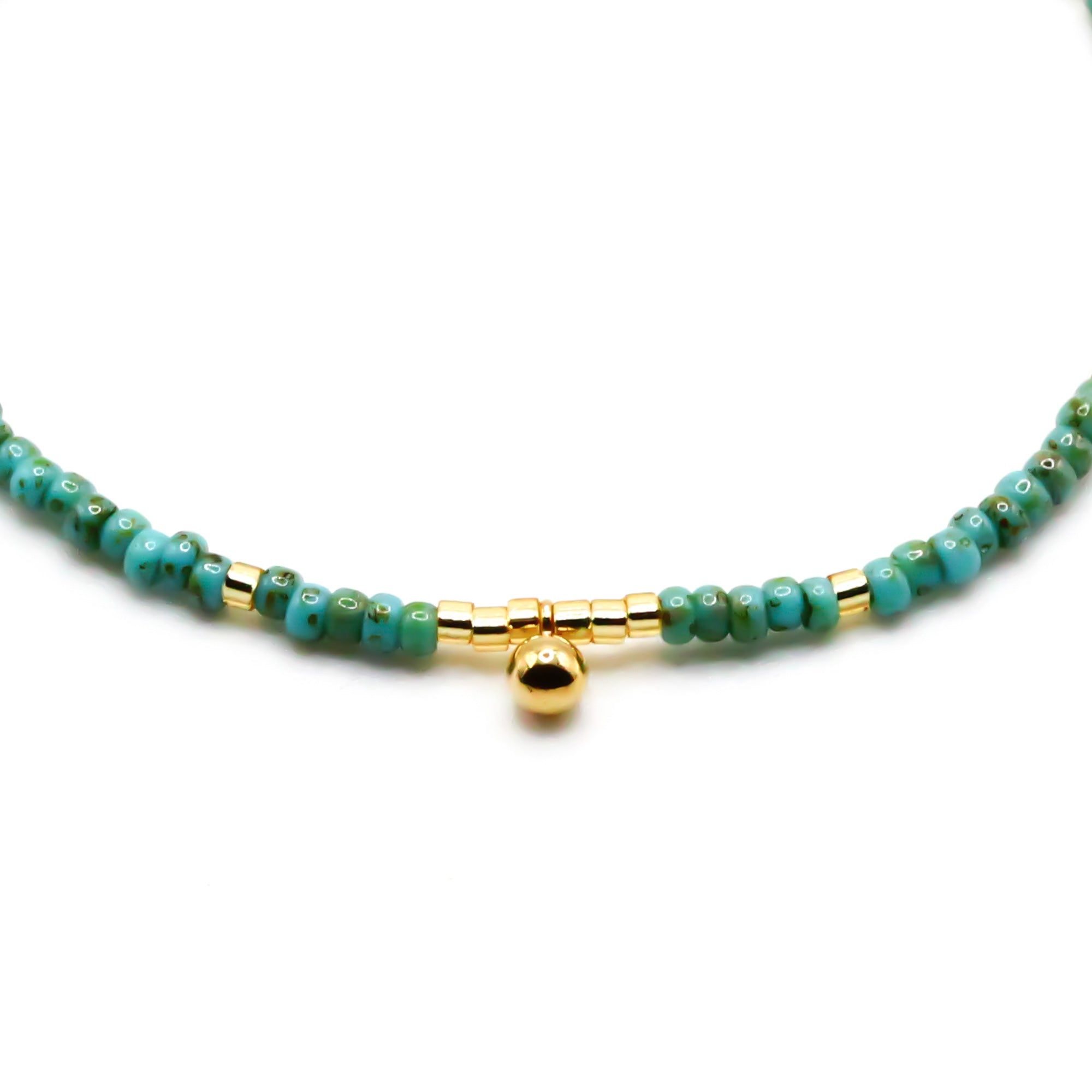 Damen Perlenarmband türkis mit Goldkugel Anhänger