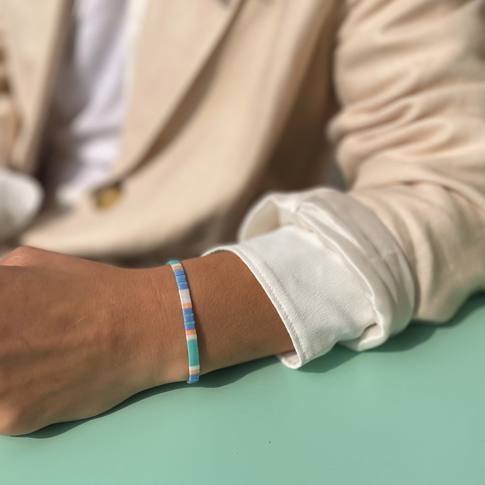 Perlenarmband mit Perlen in türkis