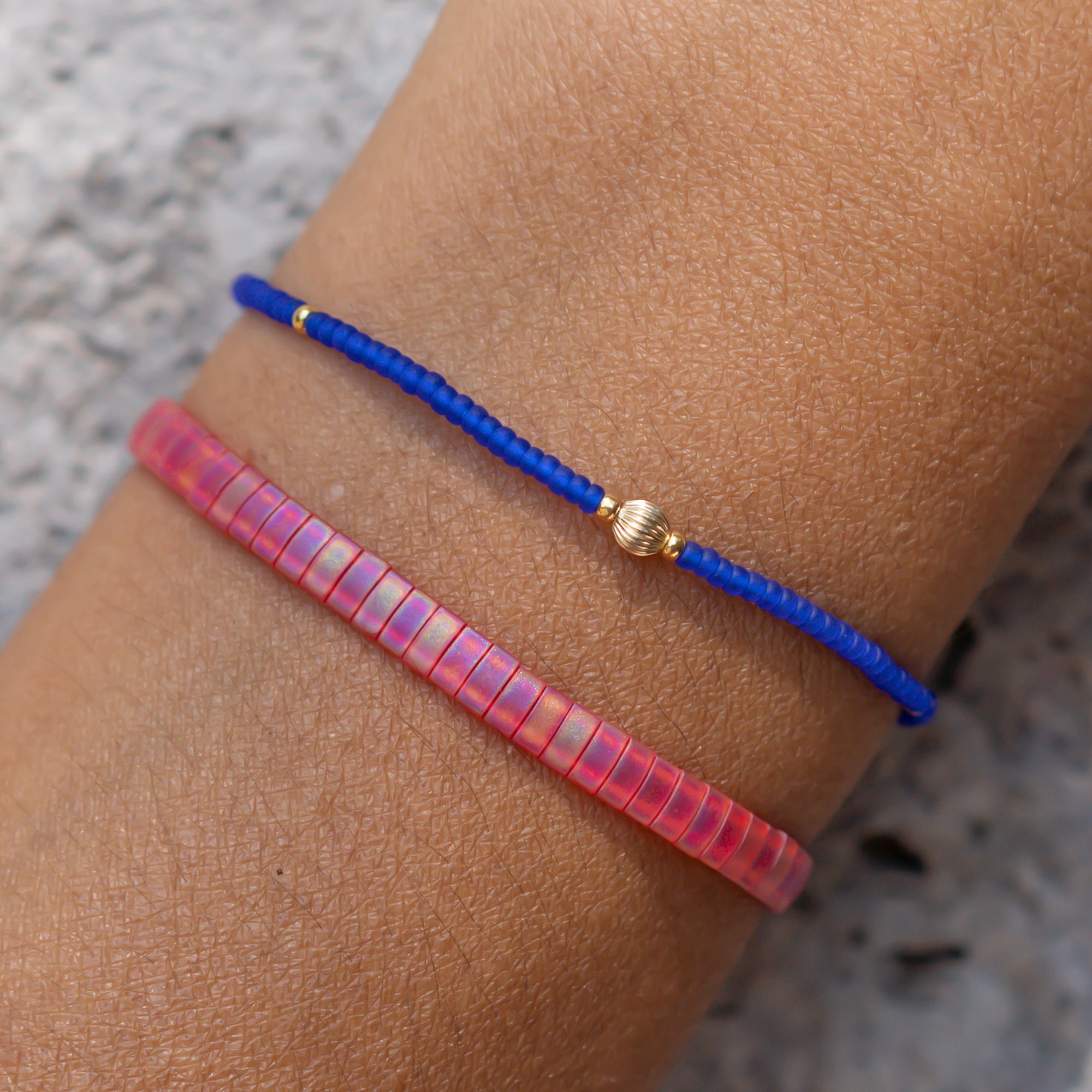 Damen perlenarmbänder blau und pink