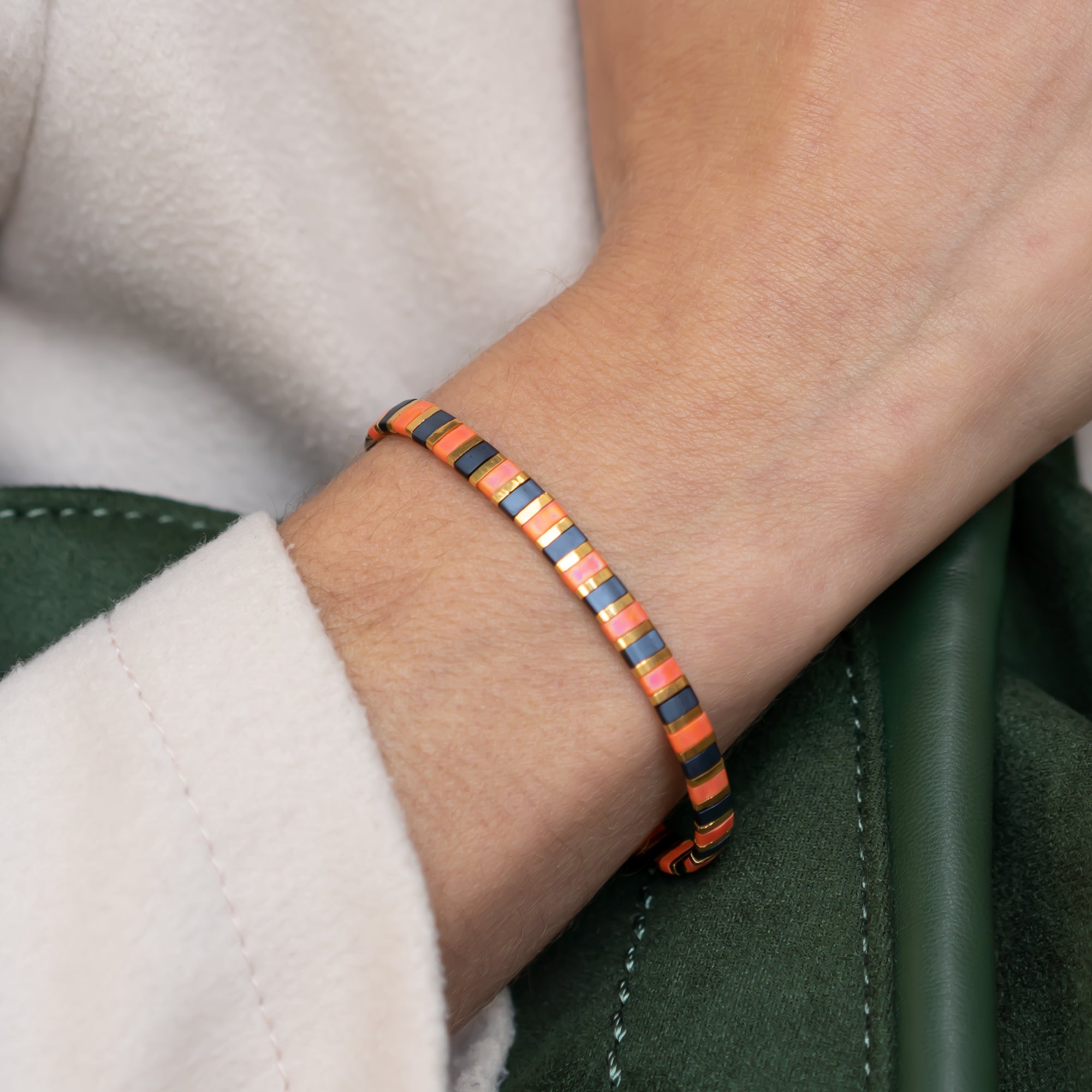 Breites Perlenarmband