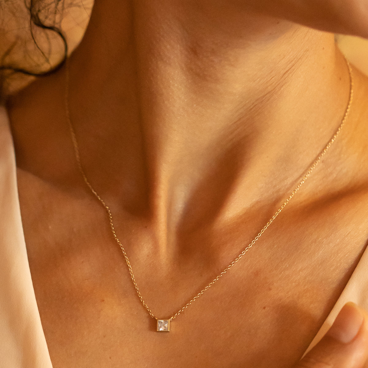 Halskette mit Zirkonia Anhänger Gold