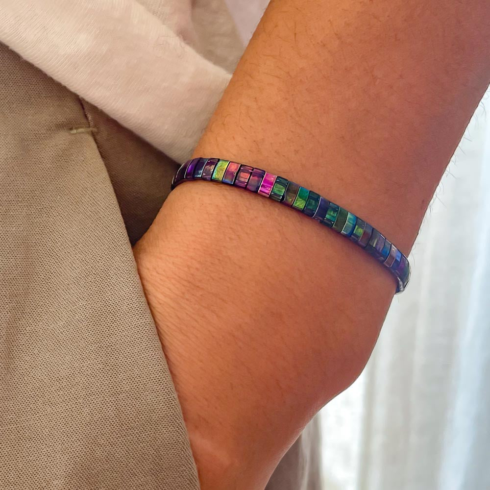 schimmerndes perlenarmband blau grün pink