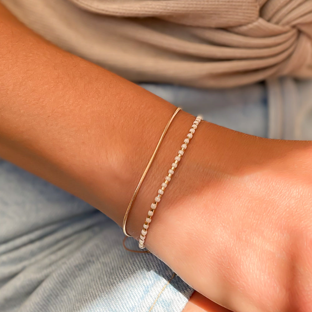 Perlenarmband-creme-Perlen