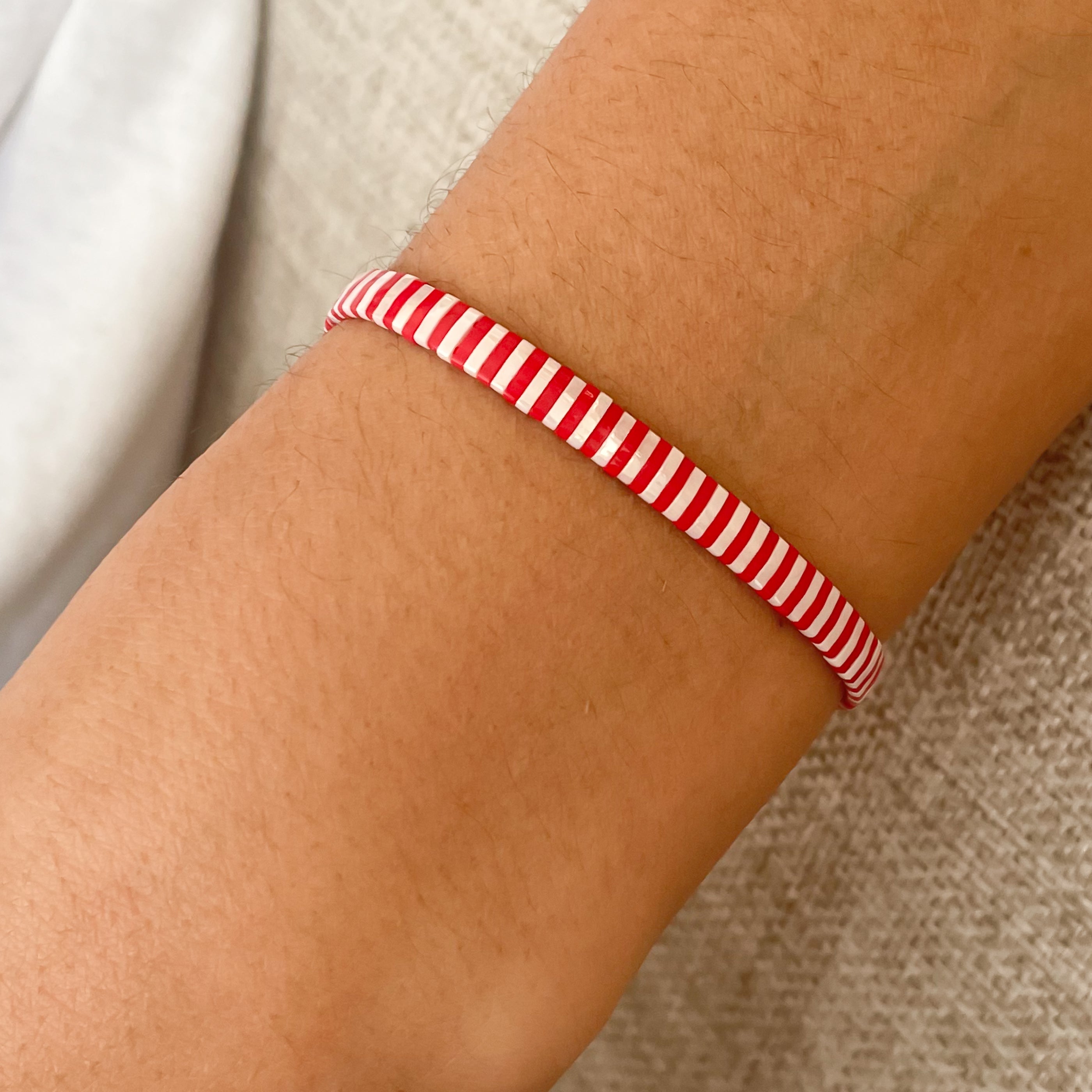 Breites Perlenarmband rot