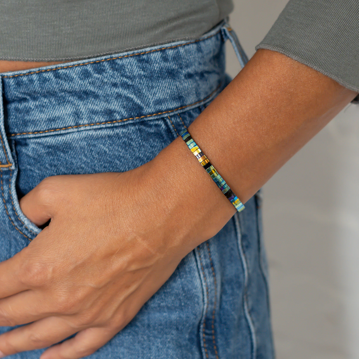schimmerndes tila armband für damen in blau schwarz