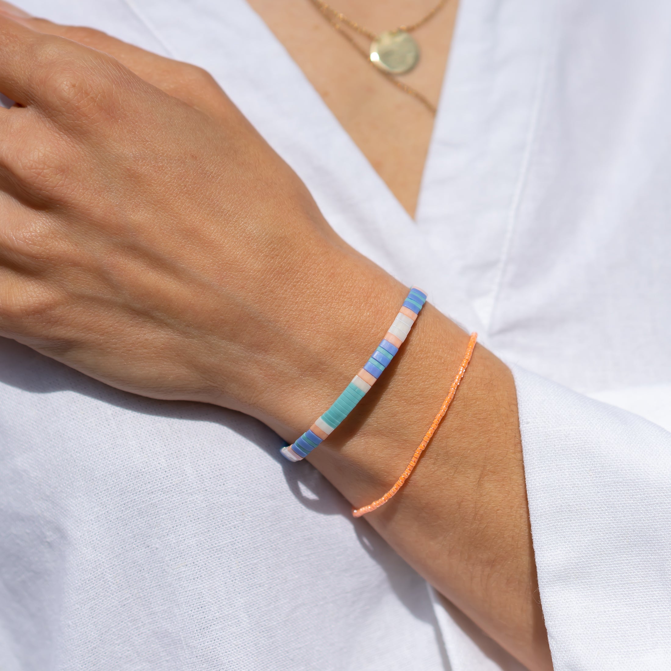 perlenarmbänder pastell in blau 