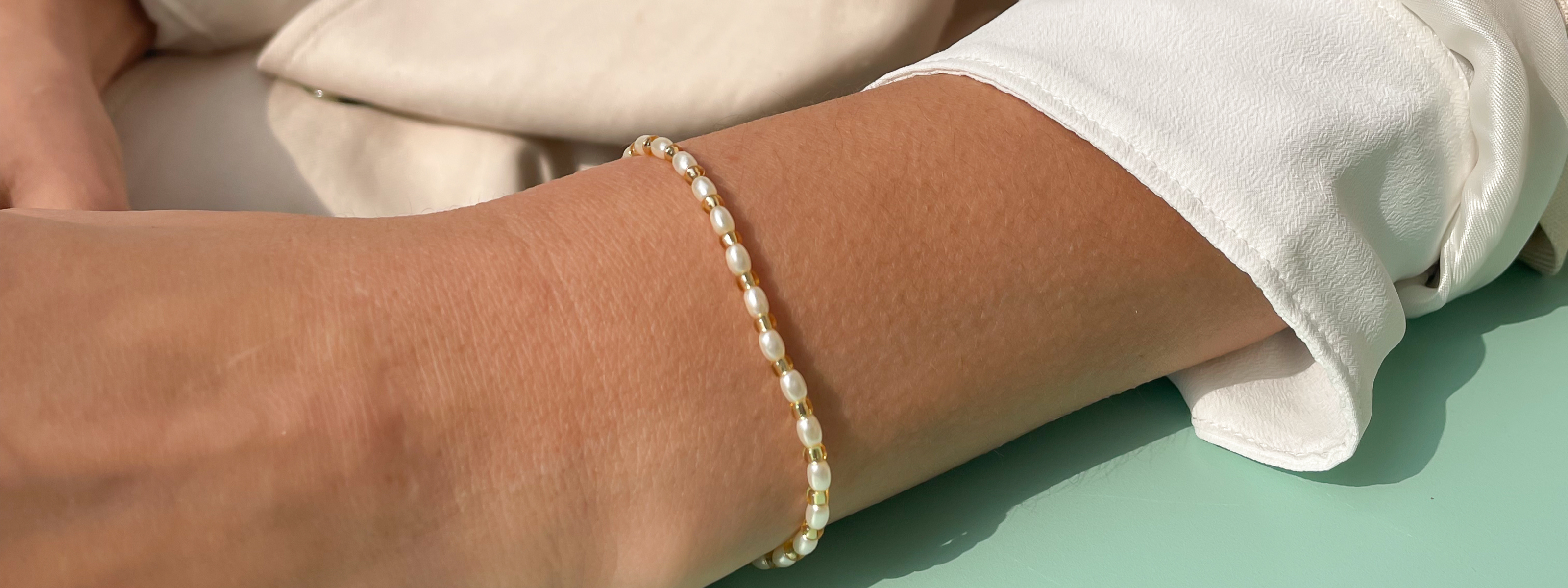 veganes perlenarmband mit reiskorn perlen