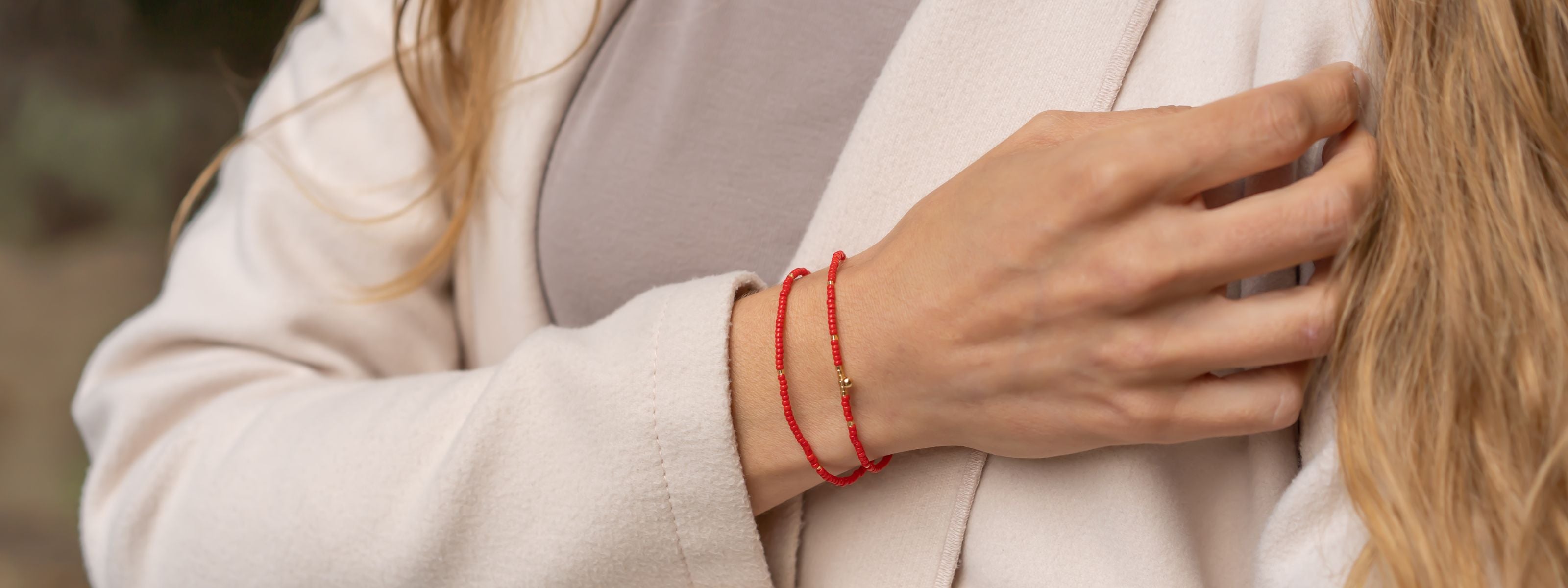 rote armbänder